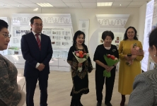Айсен Николаев посетил музей-экспозиционный зал «Материнская слава»